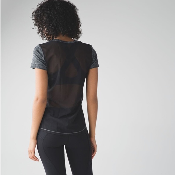 Lululemon Heather Black Mesh Back Beat The Heat Tee Size 6 - Picture 1 of 11
